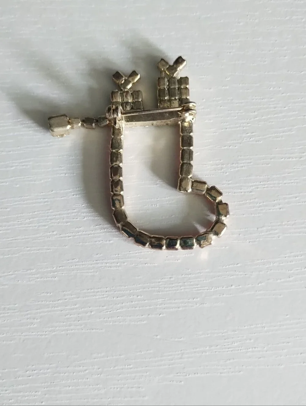 Vtg Christmas Pin Brooch Stocking Gifts Rhinestone Red Green Sparkle Bling